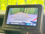【バックカメラ】駐車時に後方がリアルタイム映像で確認できます。大型商業施設や立体駐車場での駐車時や、夜間のバック時に大活躍!運転スキルに関わらず、今や必須となった装備のひとつです!