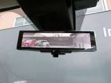 後席に荷物をタップリのせても視界を確保してくれちゃうスマート・ルームミラー♪