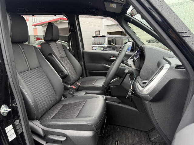 トヨタ ノア 1.8 ハイブリッド S-Z E-Four 4WD の中古車詳細 (17,000km