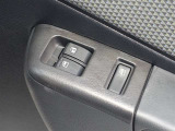 パワーウィンドウを装備しております!助手席ウィンドウの閉め忘れも運転席で解決できます♪