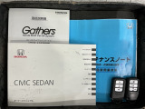 スマートキーは鍵をバッグに入れたままでもドアロックの開閉やエンジンのON・OFFができます。夜間や雨の日も鍵を探さなくて良いので便利です。