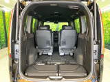 普段のお買い物や通勤、送迎等に十分な荷室スペースを確保しております。セカンドシートを倒すと、大きな荷物の積載も可能です♪
