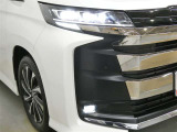 LEDヘッドライトです。デザイン性がよくとても明るいので、夜間の走行や悪天候でも安心です。しかも長寿命!