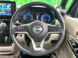インテリアに合わせたデザインのステアリングは、運転される方のことも考え、運転しやすい形状、大きさです。是非一度、実際に触ってお確かめください。