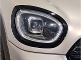 【オートライト】ヘッドライトのオンオフを自動で切り替えてくれる便利な機能です。トンネルを走行する際も自動で転倒致しますので、ライトの操作をしていただく必要は御座いません☆