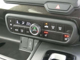 プラズマクラスター技術搭載フルオートエアコン / 運転席&助手席シートヒーター