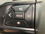 【ステアリングスイッチ付ハンドル】ナビゲーションに視線を移さず、ハンドルから手を離さず、運転に集中したまま手元でオーディオ操作できます♪