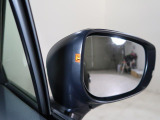 リアビークルディテクションを装備しています。車両の後方から接近してくる車両を検知し、車線変更や右左折時に点灯点滅してドライバーにお知らせします。