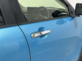 前席はワンタッチで楽にお車の開け閉めが可能になっております!