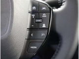 レーダークルーズコントロール(全車速追従機能付)付きです。車速に応じて追従支援してくれるので、ロングドライブも快適です。詳細は販売店スタッフまでおたずねください。