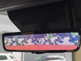 【デジタルインナーミラー】後席の大きな荷物や同乗者で後方が確認しづらい時でも安心!カメラが撮影した車両後方の映像をルームミラー内に表示。クリアな視界で状況の確認が可能です!