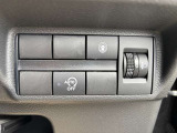 ハンドル横にある各種設定スイッチです。ライト角度を段階調整できるので、重い荷物を積んだ時でも対向車に配慮した運転ができます。