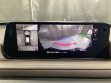 狭い場所での駐車やすれ違いなどでより的確な運転操作に役立つ360&deg;ビューモニターが装備されています。