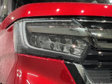LEDヘッドライトは、点灯の瞬間から最大光量を発揮し、突然暗くなるトンネルなどでの安定感を高めます。