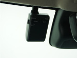 ◆ドライブレコーダー◆映像・音声などを記録する自動車用の装置です。 もしもの事故の際の記録はもちろん、旅行の際の思い出としてドライブの映像を楽しむことができます。