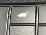 【ハンズフリーパワーバックドア】リアバンパー下部に足先を出し入れするだけでバックドアが自動で開閉♪両手が荷物でふさがっている時でもラクラク開閉操作が行えます!