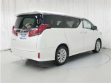 駐車時に後方がリアルタイム映像が確認できます。夜間の車庫入れも安心です♪