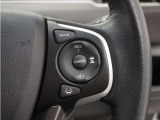 ◆アダプティブクルーズコントロール◆予め設定した車速内でクルマが自動的に加減速。前走車との適切な車間距離を維持しながら追従走行します。【LKAS】車線維持支援システムでステアリング操作を支援。