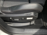運転席に8ウェイ電動シート(パワーアジャスト)が標準装備