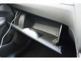【グローブボックス】中に車検証や、ちょっとした小物も入れられますよ♪
