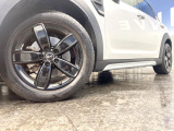 ●純正17インチアルミホイール:輸入車ならではの卓越した走りを支えるホイールと足回りです!日本車の走りに慣れている方にもぜひ体感して頂きたいほど、高いレベルでまとまっています!