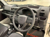 展示車両、並びに展示場の清掃を心掛けております。お車もご納車前にしっかり洗車して、清潔感が感じられる状態でお渡し致します。
