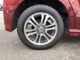 純正アルミホイールです。足元が引き立つので、車全体のイメージがアップしますよ!