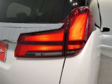 LEDテールライトです。省電力、高輝度のLEDは明るく照らすので夜間運転時の視認性を高めます。スタイリッシュな見た目で細かいところもこだわりたいあなたに!