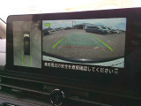 真上から見下ろしたような映像で、見えにくい後方もしっかり確認できるアラウンドビューモニター。狭い駐車場などでも安心して駐車できます。