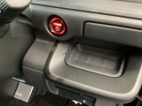 スマートキーシステム搭載ですので、ハンドル横のスイッチを押せば、エンジンスタート!
