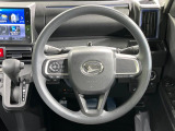 インテリアに合わせたデザインのステアリングは、運転される方のことも考え、運転しやすい形状、大きさです。是非一度、実際に触ってお確かめください。