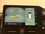 アラウンドビューモニター搭載!車両周囲を上空から見下ろすように表示し、駐車や狭い場所での取り回しをサポート。死角を減らし安心して運転できます。