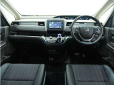 ◆視界広々で非常に運転しやすくロングドライブでも疲れを感じさせないすっきりとまとまったインパネ周りです。
