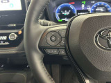 運転中、オーディオの操作をしてて、ハッとしたことはありませんか?ステアリングスイッチは、運転中でもハンドルでオーディオの操作が可能です。安全なドライブをサポートします。