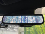 【デジタルインナーミラー】後席の大きな荷物や同乗者で後方が確認しづらい時でも安心!カメラが撮影した車両後方の映像をルームミラー内に表示。クリアな視界で状況の確認が可能です!