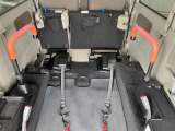 手摺りです。車いす使用者が立ち上がる際等に使用します。