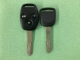 キーレスエントリー付きですので、ドアの開け閉めの際にボタン操作でキーの差し込み不要です。電動スライドドアの開け閉めもボタンで操作できます。通常のキーもスペアとして用意しております。