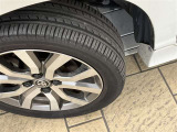 タイヤ残り溝もバッチリ!溝が少ないとスリップしたりブレーキ時の制動距離が長くなってしまいます。交換までまだまだ余裕があるのは経済的にも助かります。