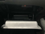 車検証入れになどにも使える便利な収納BOXあります。
