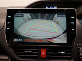 バックガイドモニターで、後方を確認しながら安心して駐車することができます。運転初心者も熟練者も必須の機能ですよ!