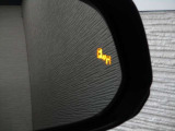 隣車線を走る車両をレーダーで検知し、ドアミラーでは確認しにくい後側方エリアに存在する車両に加え、急接近してくる車両も検知します。車両を検知するとドアミラーに搭載されたLEDインジケーターが点灯します。