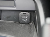 CD/DVD再生プレーヤーとフルセグTVチューナーは装備されておりませんが、ご安心ください!USB端子やブルートゥースオーディオ、AUXを備えています。
