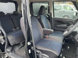運転席は座り心地が良く快適にドライブをしていただけます。