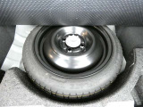 【応急用タイヤ】応急用タイヤが付属します。こちらもしっかりと点検してお渡しいたします。