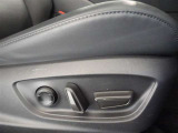 パワーシート搭載。微妙な調整が手軽にでき、ピッタリのポジションで運転することが可能です。