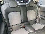 お車の点検、修理も自社整備工場にて対応致します。入庫案内からご来店までサービスアドバイザーと担当営業者でお客様をサポート致します。ご来店、ご連絡をスタッフ一同心よりお待ちしております。
