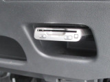 運転席側ダッシュインパネ下部にETC(1.0)を装着しています。