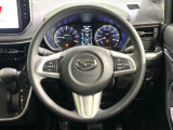【ステアリングスイッチ】運転中、前方から目線をそらすことなく、オーディオ等の操作が可能な便利機能!安心&快適なドライブを演出してくれます♪