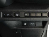運転席には体格に合わせて最適なドライビングポジションをメモリーする機能があります。