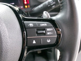 Hondaセンシングの機能のひとつ、アダプティブクルーズコントロール付!アクセルから足を離しても設定したスピードと前車との車間を保ち走行してくれます!車線維持もアシスト☆高速道路で疲労軽減ですね☆